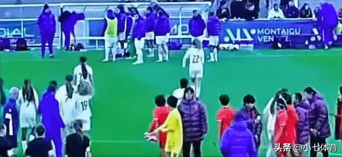2-1击败法国：法国拒握手引发热议，中国U16以克