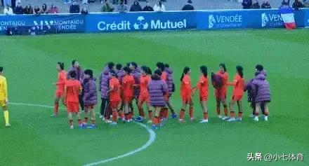 2-1击败法国：法国拒握手引发热议，中国U16以克